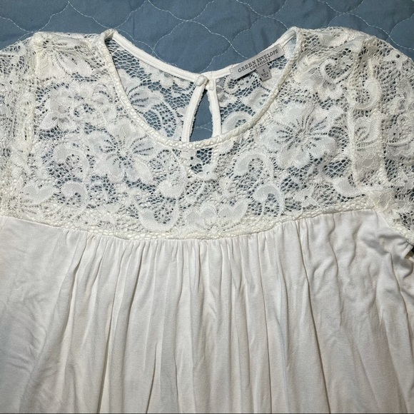Women’s Green Envelope Lace Yoke Blouse - Picture 3 of 12